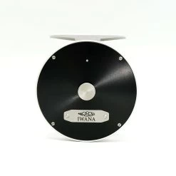 Iwana Steelhead Fliegenrolle - Black/Silver -Geschäft Für Angelbedarf 1 2 1024x1024 2fb700ef 0021 4a16 9e05 073c98d5d62f
