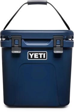 Yeti Roadie 24 Kühlbox -Geschäft Für Angelbedarf 191417 Roadie 24 Campaign Dealer Images Roadie 24 Navy Front Handle Up 2400x2400 1