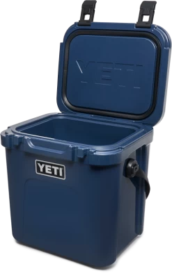 Yeti Roadie 24 Kühlbox -Geschäft Für Angelbedarf 191417 Roadie 24 Campaign Dealer Images Roadie 24 Navy Quarter Lid Open 2400x2400 1