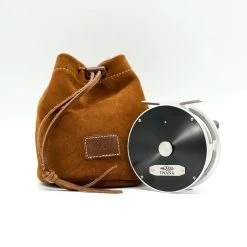 Iwana Steelhead Fliegenrolle - Black/Silver -Geschäft Für Angelbedarf 5 2 1024x1024 eb05657b f4b2 4127 8210 e64ec3e9af0a